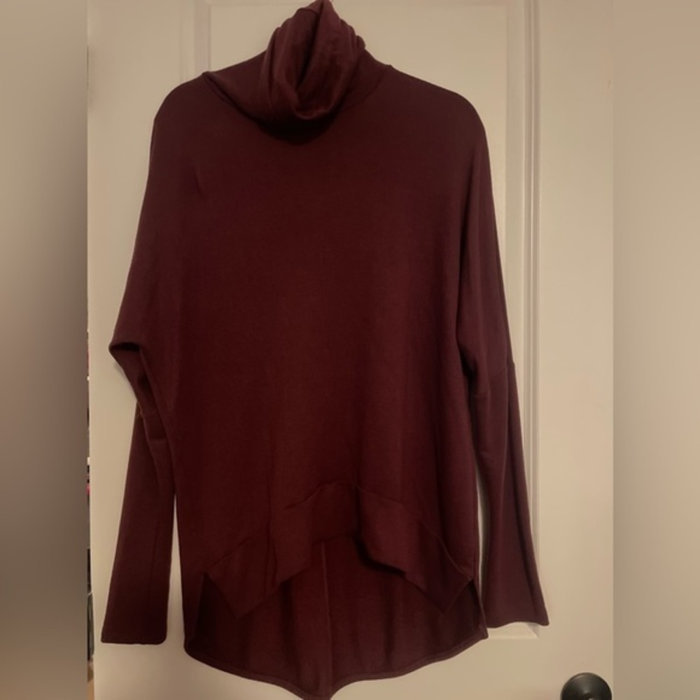 Madison & Berkeley womens turtleneck Burgundy size small